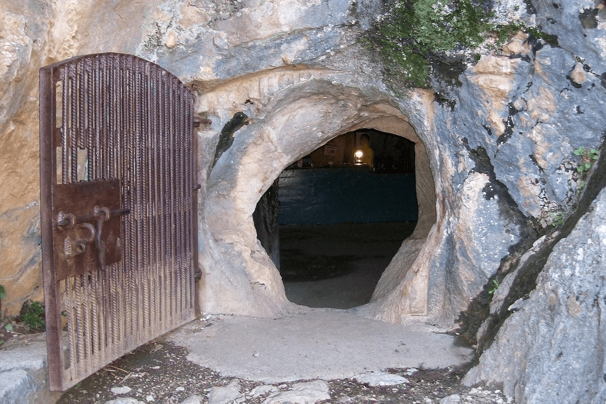 Cueva de la Pileta – Spain